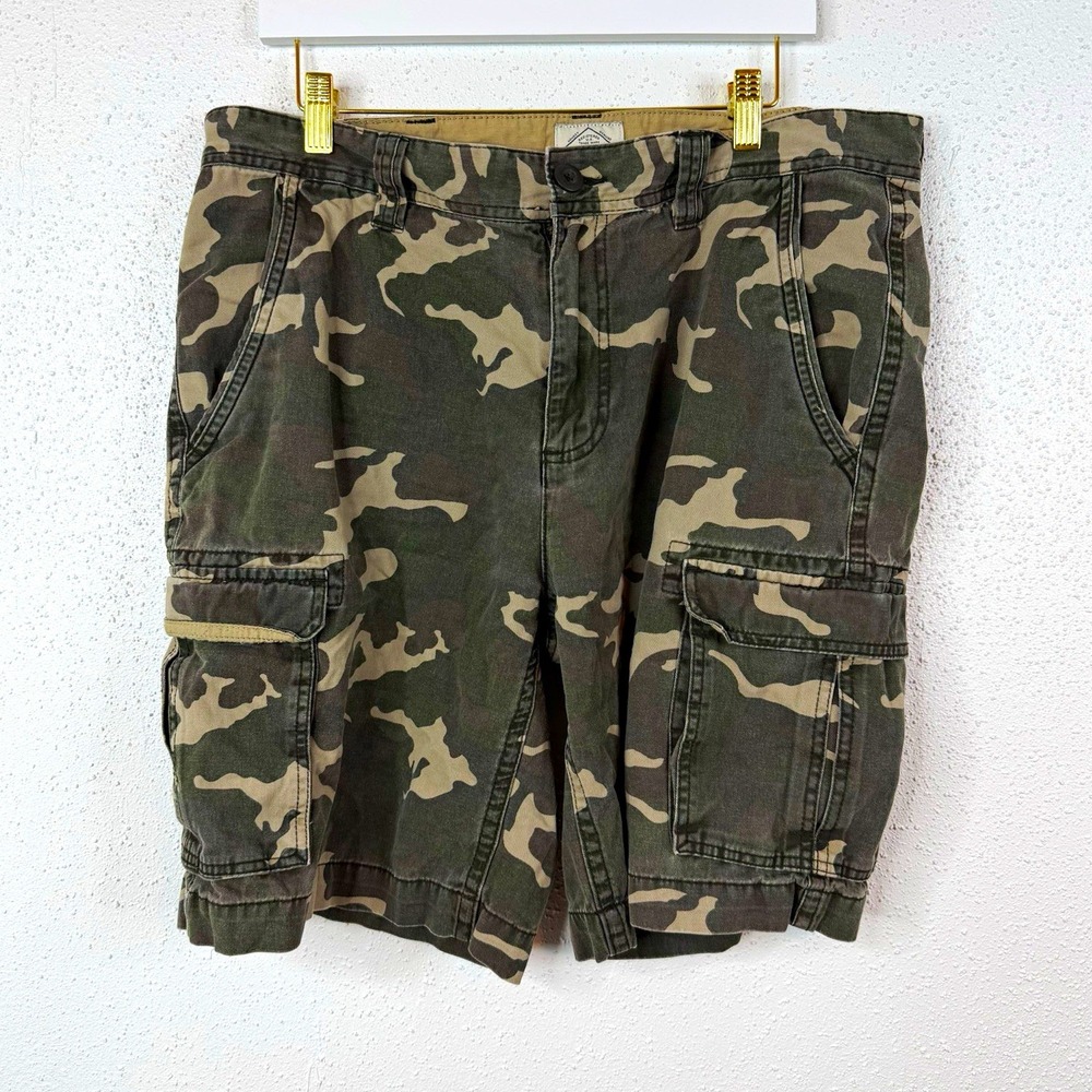 St. John's Bay Men's Camo Cargo Shorts Canvas Cotton Green Brown size 36